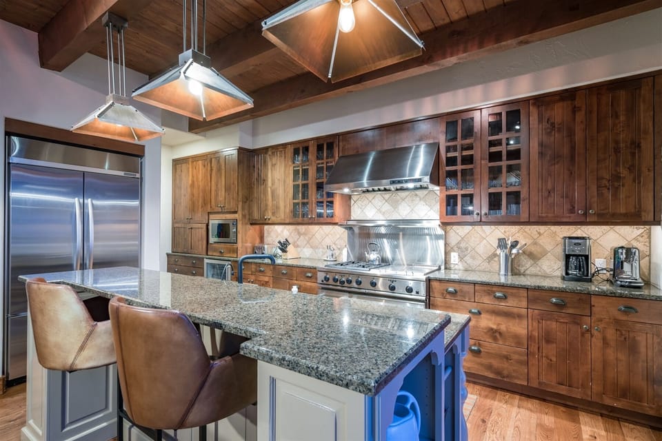 Kitchen - Fully appointed with custom cabinets and ample counter space