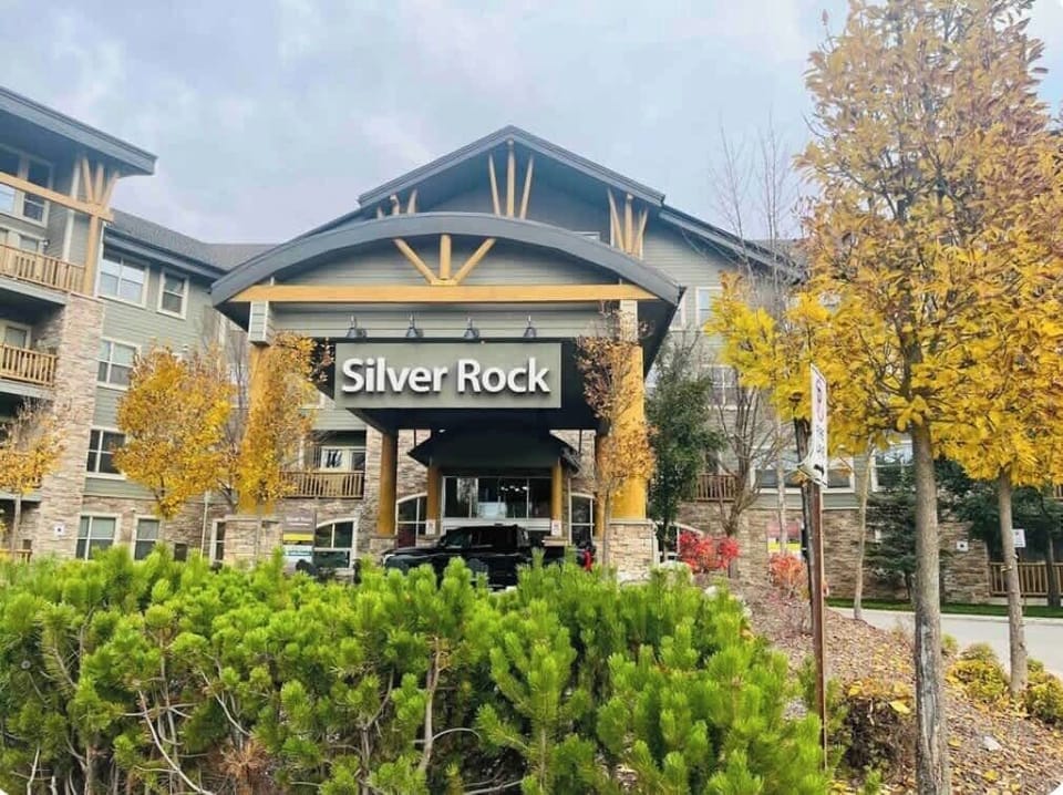 Your practical launchpad for Fernie's thrills. Welcome to Silver Rock.