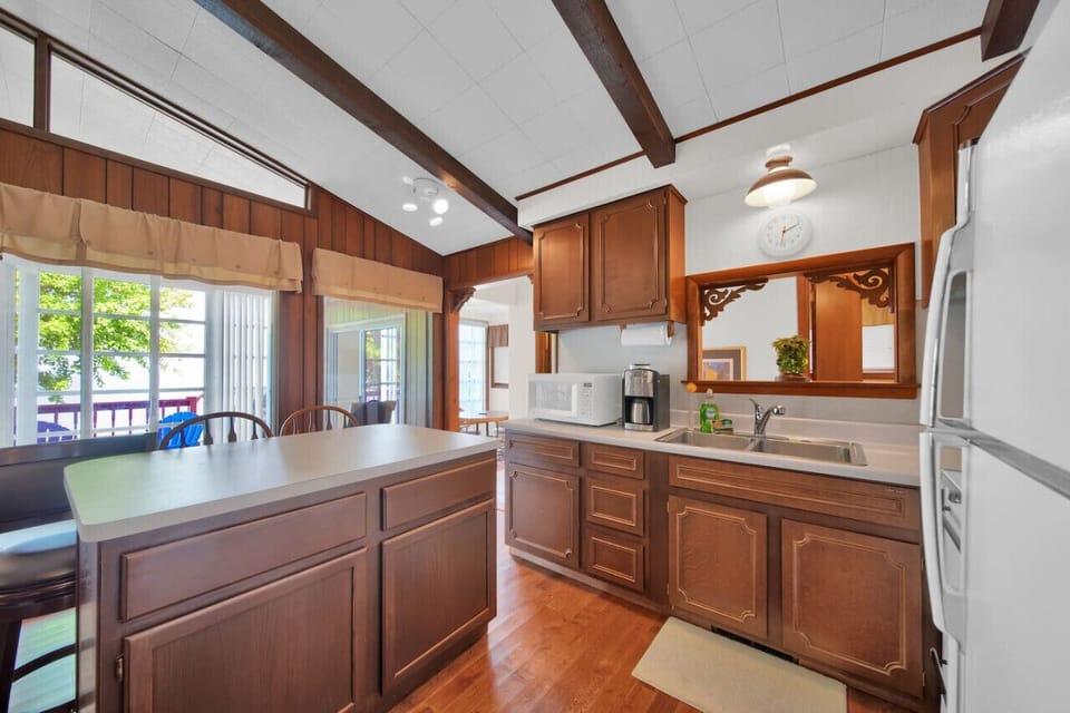 Kitchen equipped with all your basic needs for a getaway!