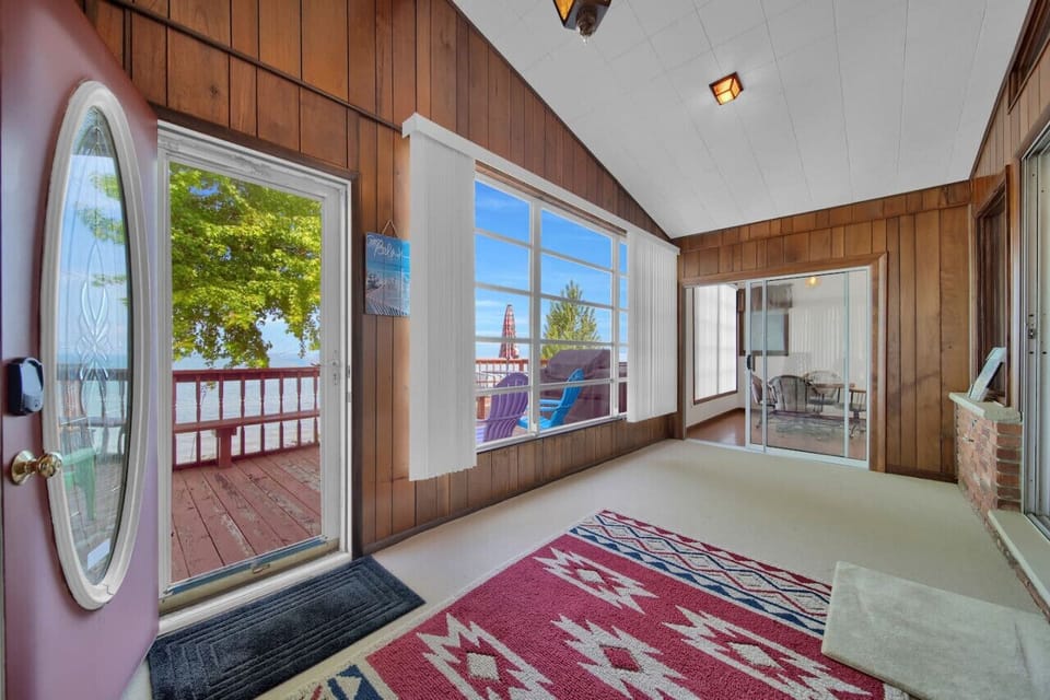 Three seasons porch that leads out to the deck