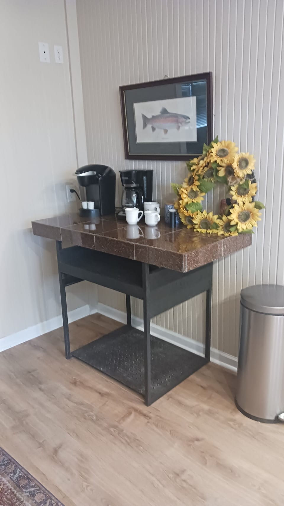 Coffee Bar: single cup or full pot makers