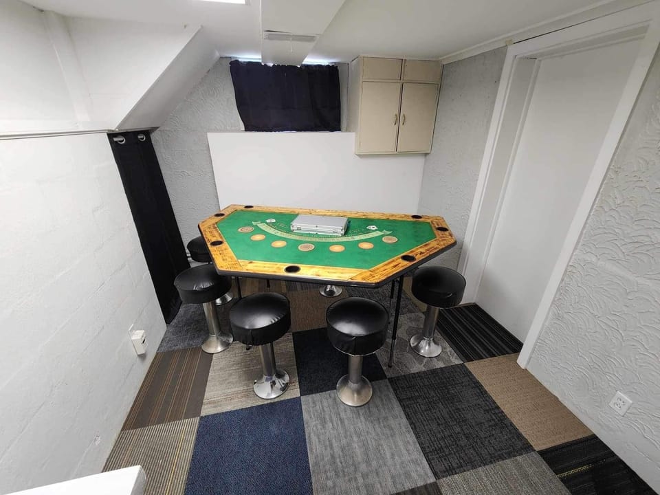 Basement - Poker table & chips