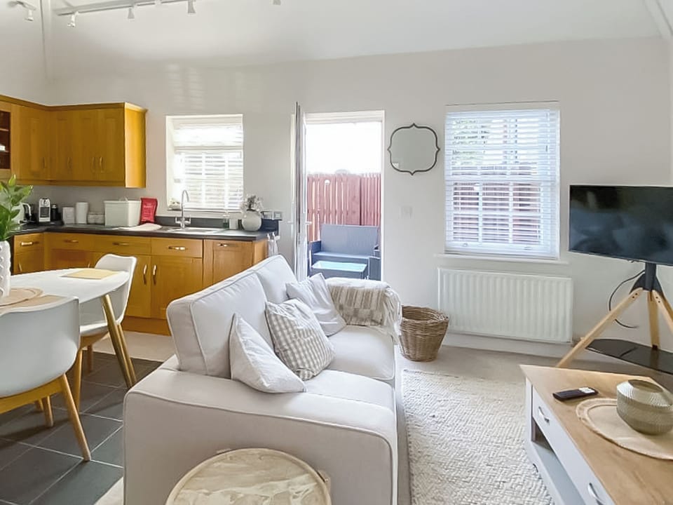 Open plan living space | The Guards Quarters - The Old Court House, Silloth