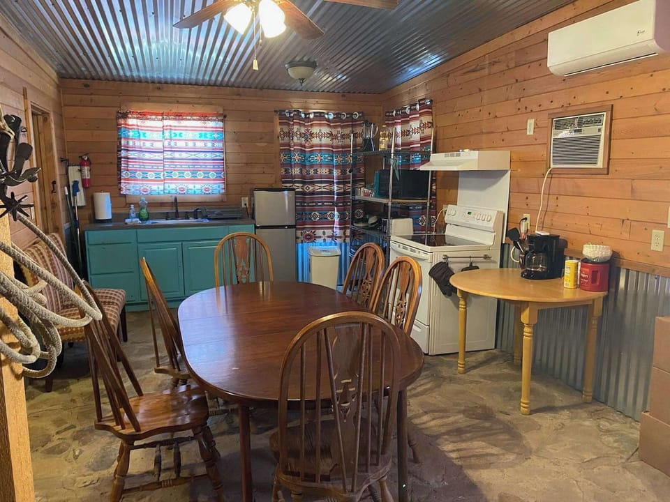 Dining & Kitchen