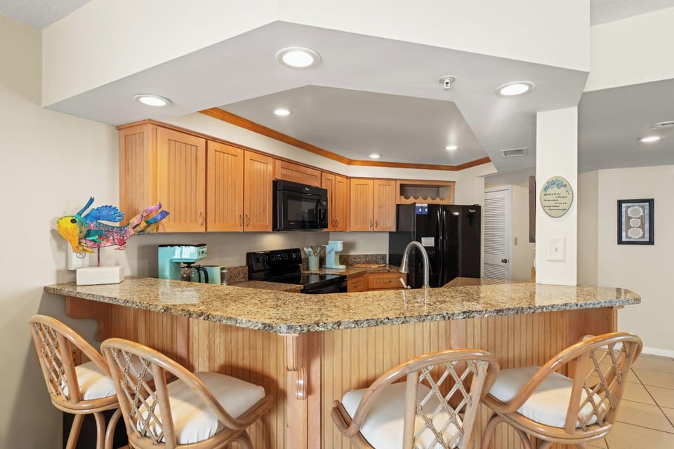 Kitchen with Breakfast Bar