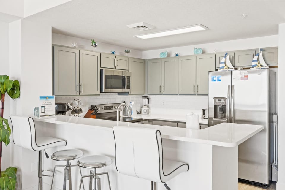 Kitchen with Breakfast Bar