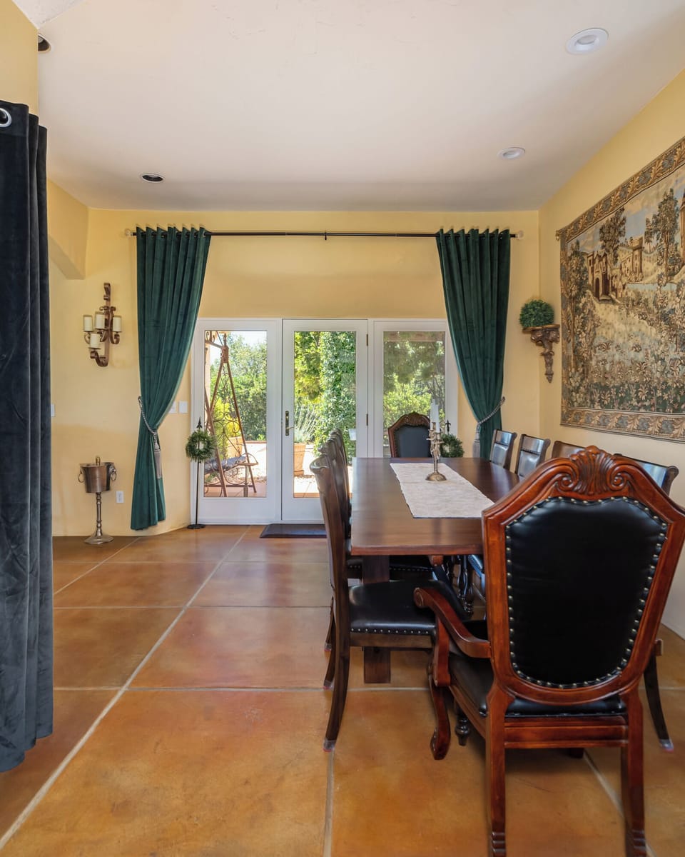 Dining Area 2