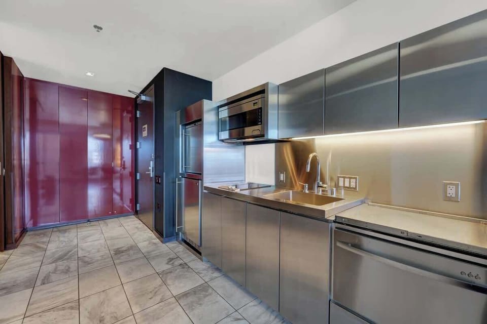 Modern fully equipped kitchen, ready for all your culinary adventures.
