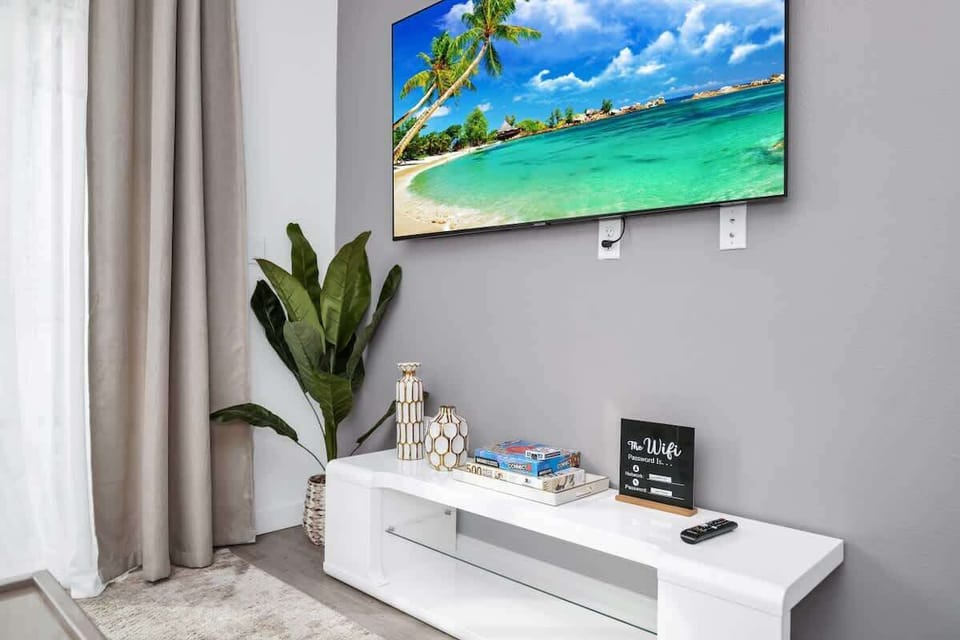 Bright vibes and cozy corners in the living room!