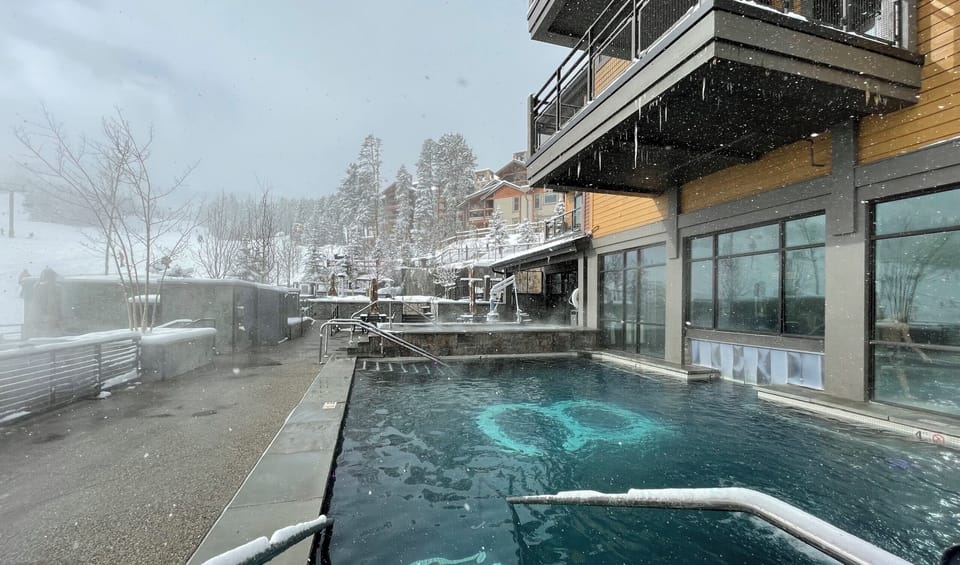 The Grand Colorado has indoor/outdoor pools and hot tubs right on the ski slope!