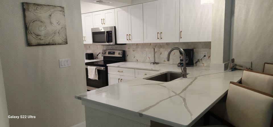 Kitchen with Island 