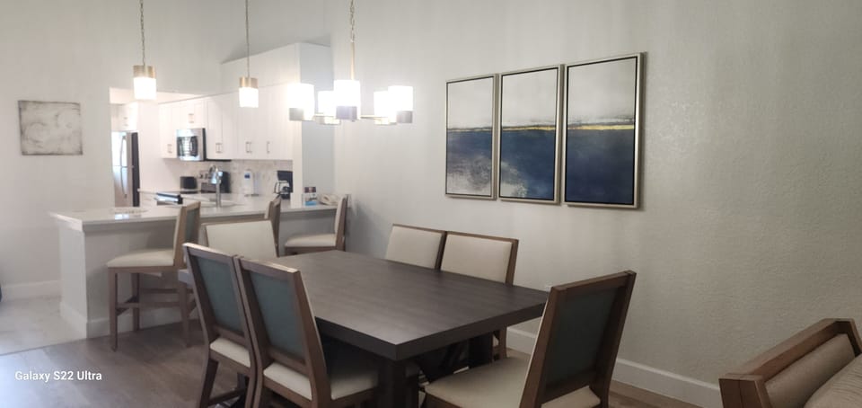Dining room with plenty of seats