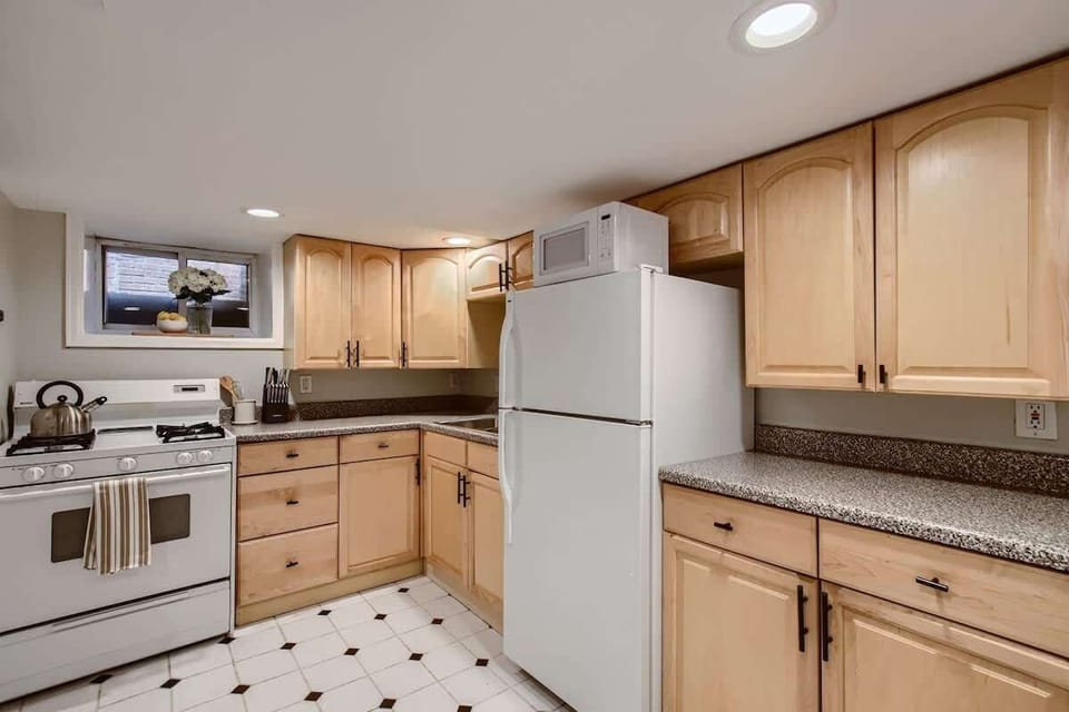 This kitchen comes equipped with all the needed essentials to prep meals from home