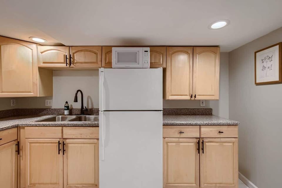 Lots of cabinetry and appliances for your favorite foods and beverages