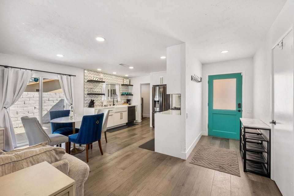 Kitchen & Dining Room