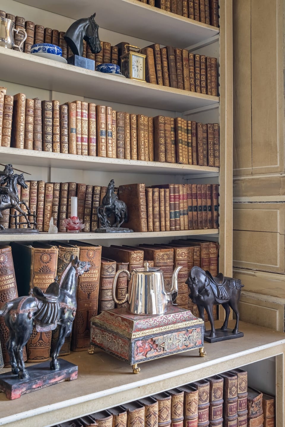 "Radiance of Knowledge and History"