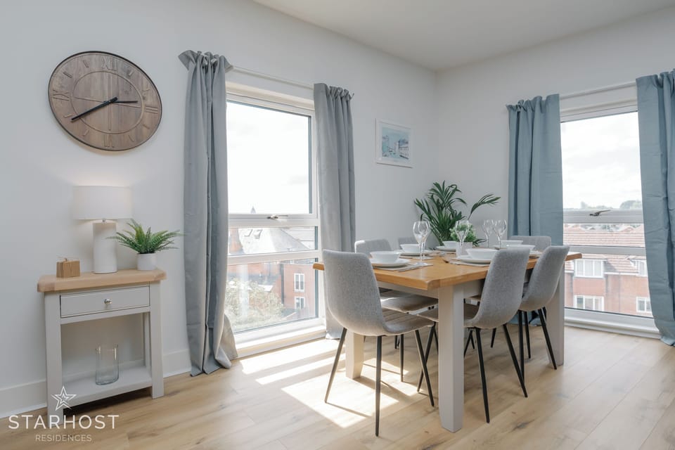 The open-plan layout makes the space super-sociable