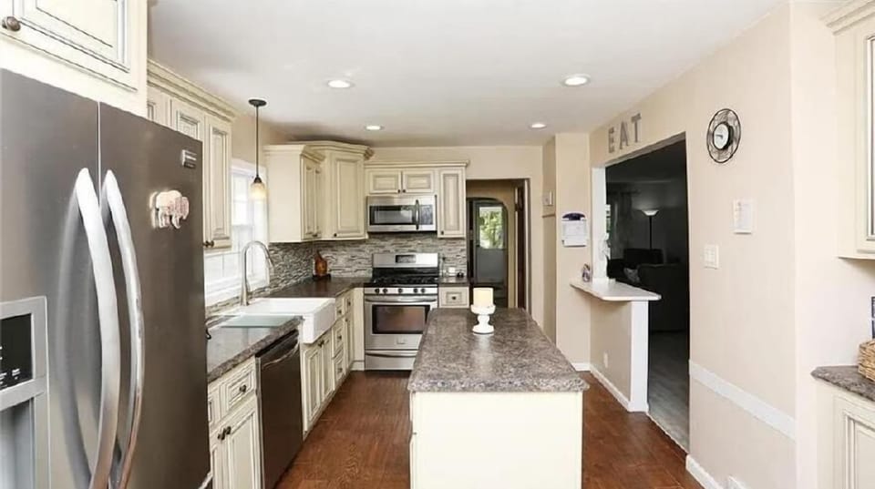 Dish washer
Bluetooth bulb above sink