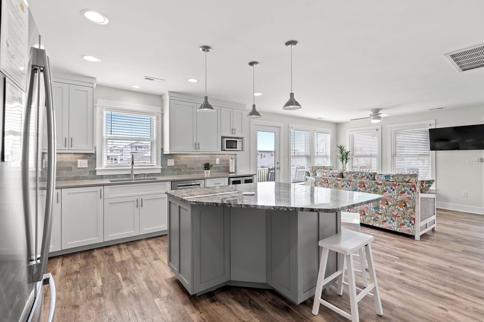 All modern appliances to make meal preparation a breeze.