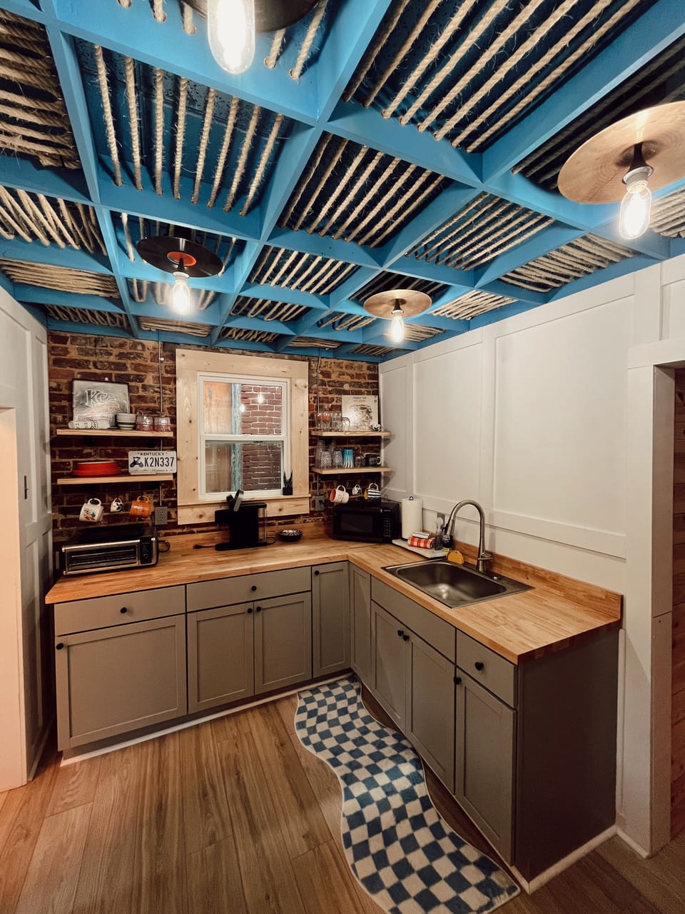 Kitchenette 
No Stove