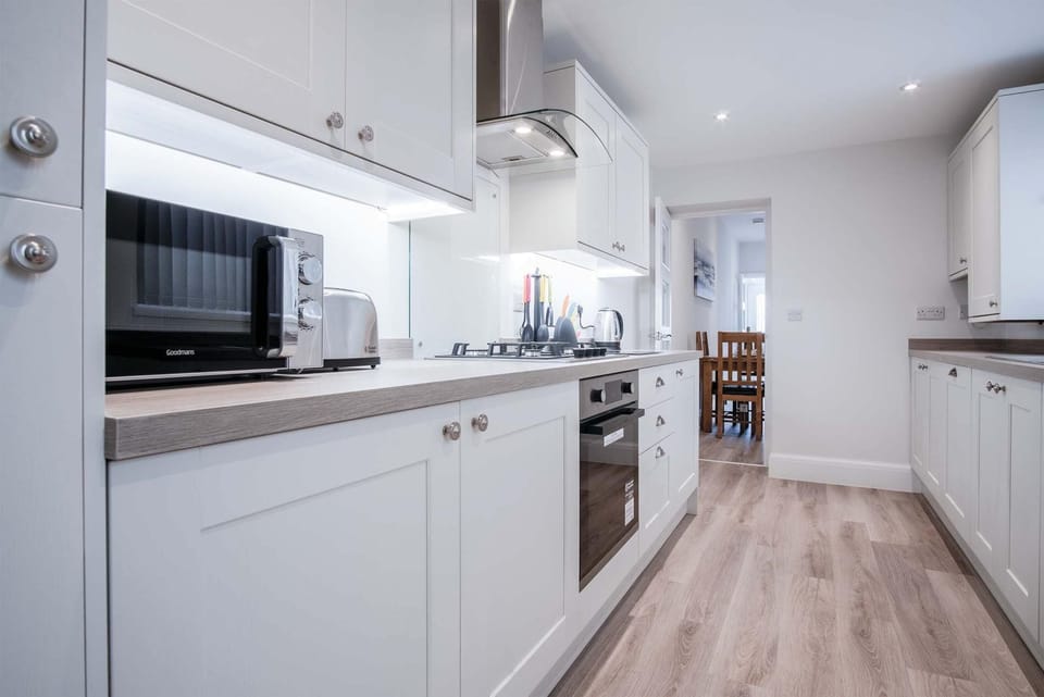 Fleet Street - 2 Bedroom Holiday Home - Swansea (5406)