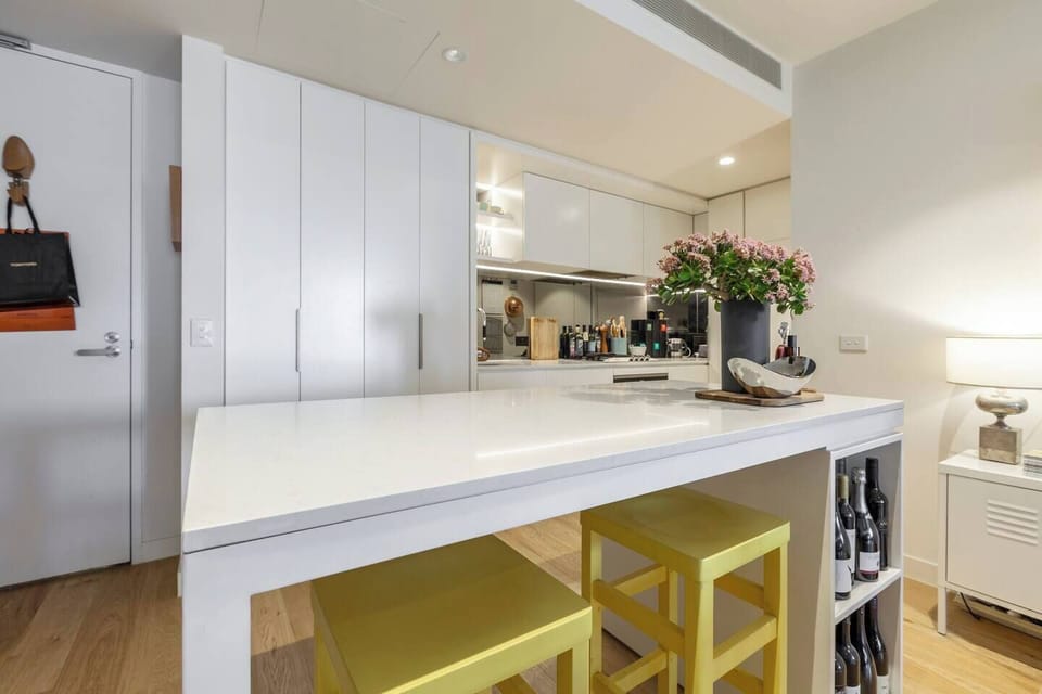 Practical and useful bar seating is a perfect place for a quick brekkie or morning cup of coffee before heading out to seize the day