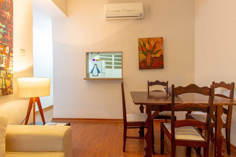 group of guests,Guests,Communal lounge / TV room,People,Living Room,Dining area,TV and multimedia