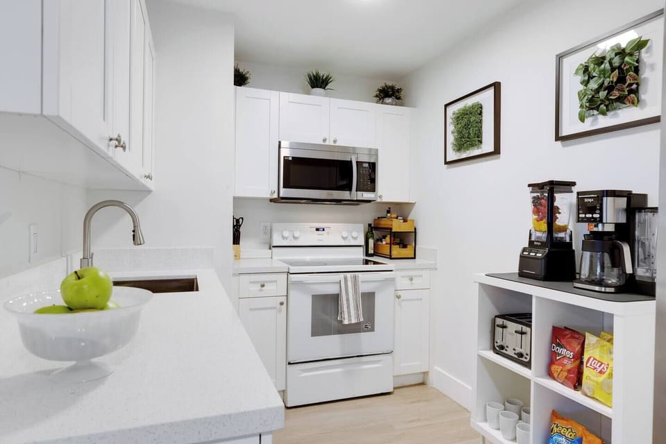 Fully stocked and equipped kitchen, perfect for cooking enthusiasts!