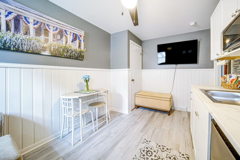 Dining Area | Dishware & Flatware Provided | Central A/C & Heat