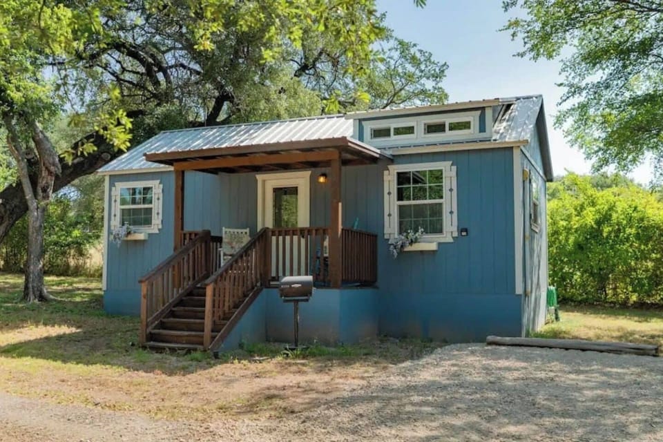 Small cabin The Blue Cottage sleeps 2