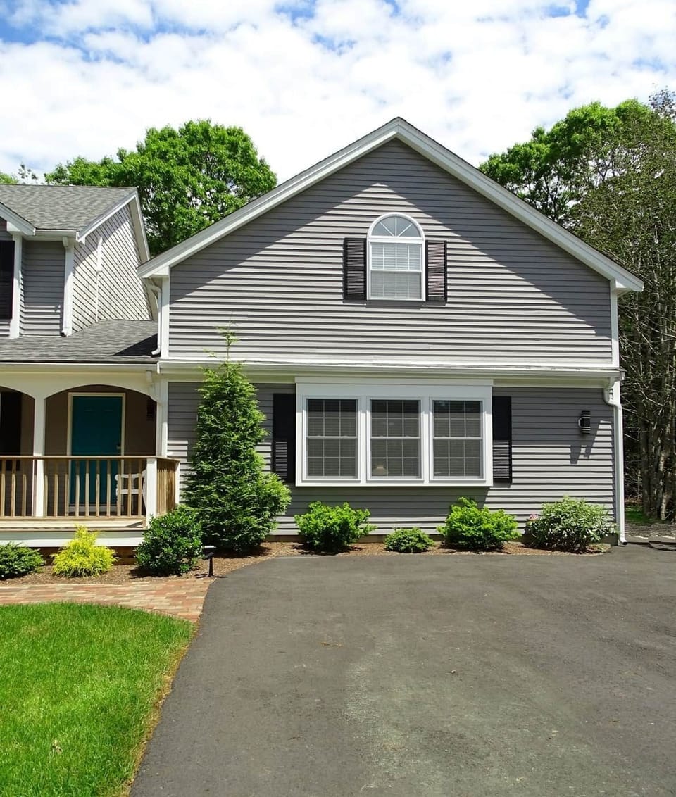 Two-story apartment with private entrance