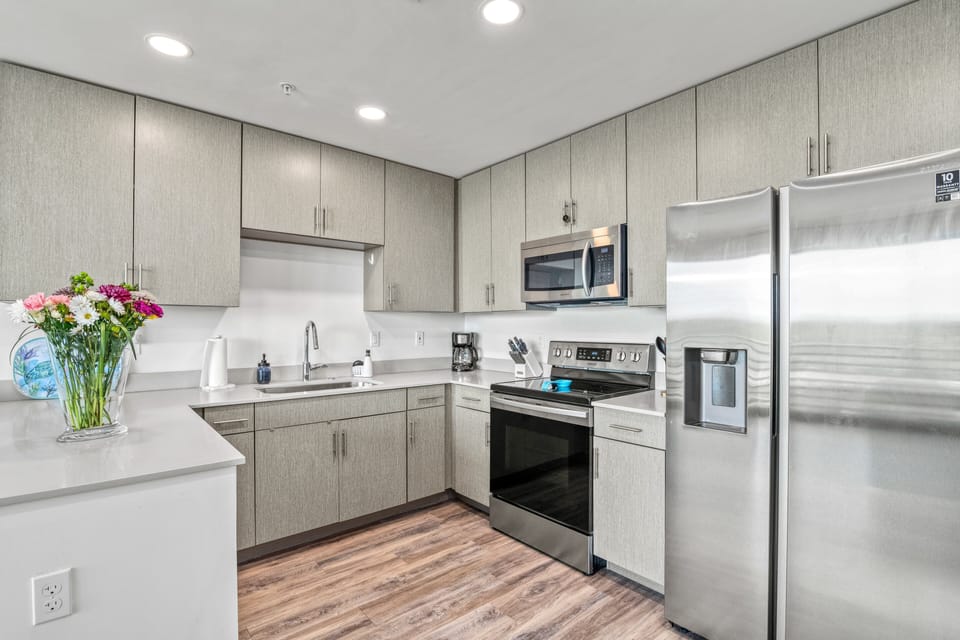 Kitchen full view.