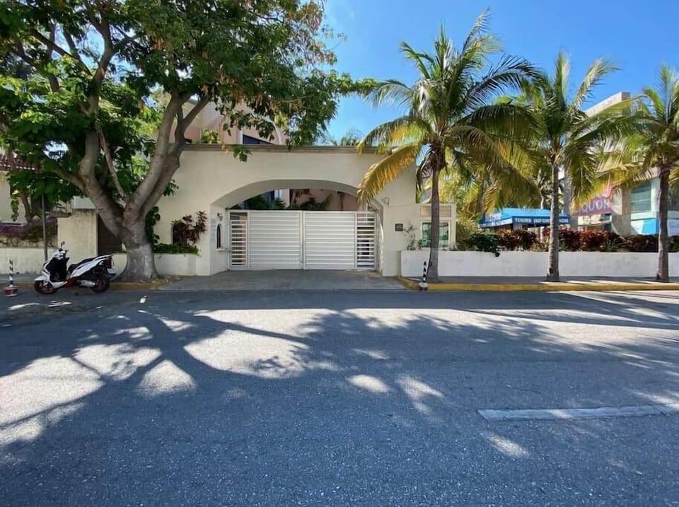 Fachada del condominio.

The outside of the condominium.