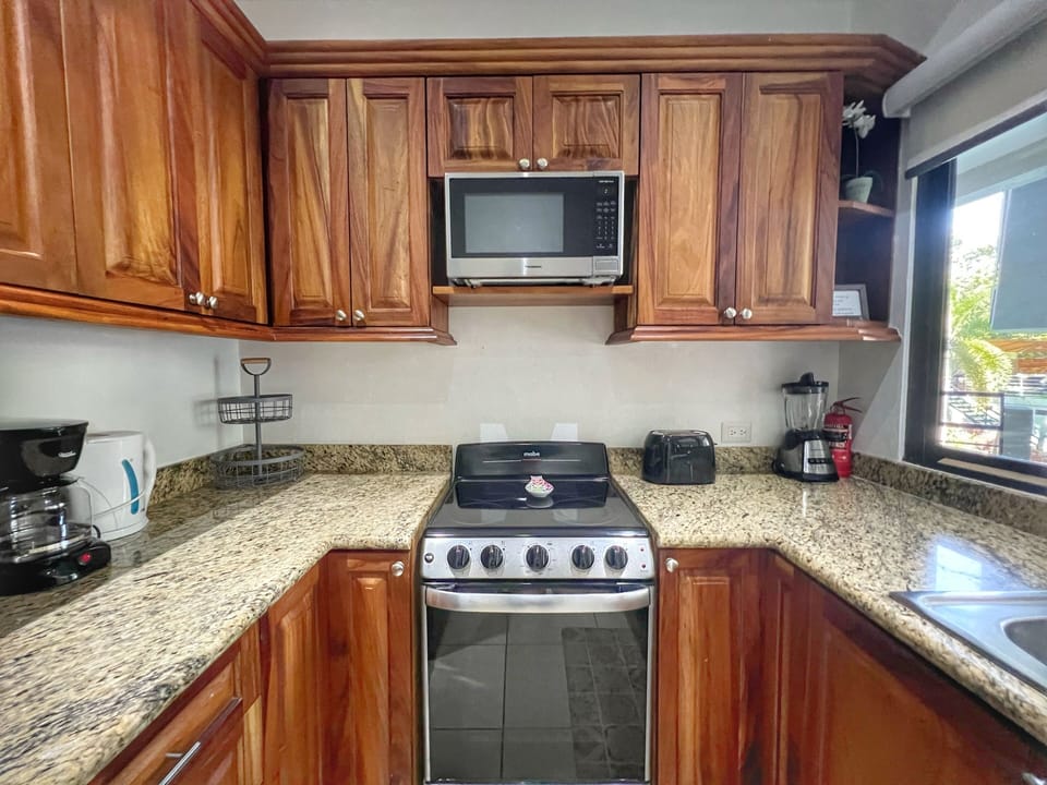 Cook up meals or reheat leftovers from one of the great area restaurants.  The kitchen has everything you need for dining on vacation!