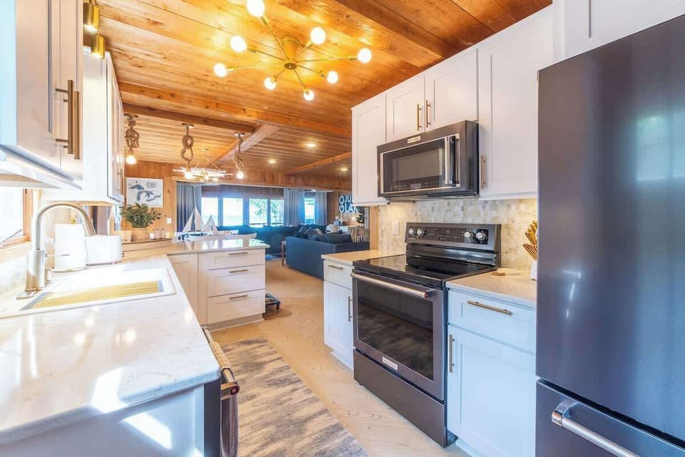 The galley is well-equipped for delicious meals and tasty snacks