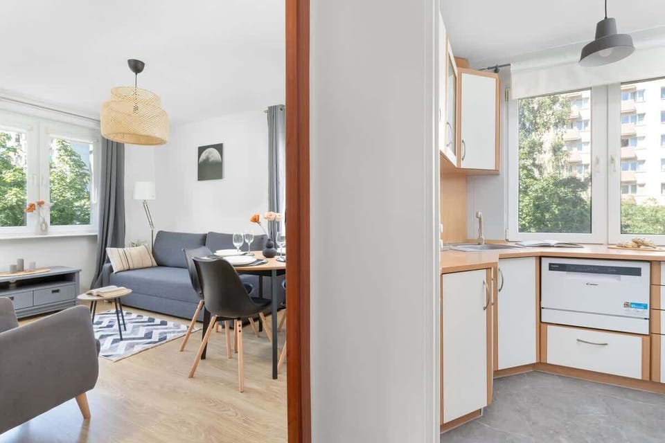 The bedroom's comfortable furnishings ensure a pleasant stay. 