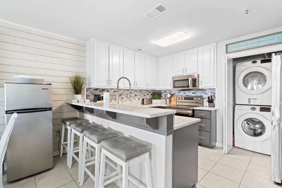 Eat-In Kitchen