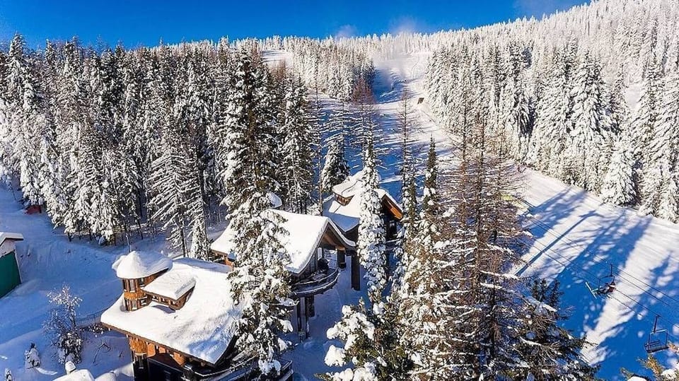 With the slopes just steps away, you’ll spend less time traveling and more time enjoying world-class skiing.
