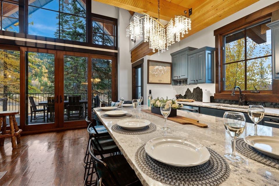 Dine around the stunning quartz island while taking in breathtaking mountain views.