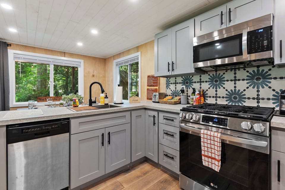 Fully-stocked kitchen when dining in is the plan.