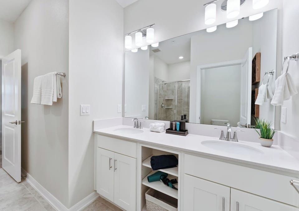 Master Suite Bathroom#Disney #Parks #kingdom #springs #StoreyLake #resort #Apartment #Vacation #Rental #waterpark #Kissimmee #Orlando #universal #citywalk