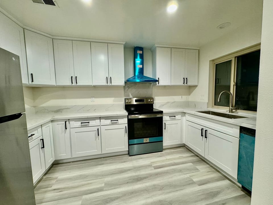 Full kitchen