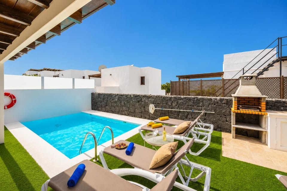 Private pool and terrace