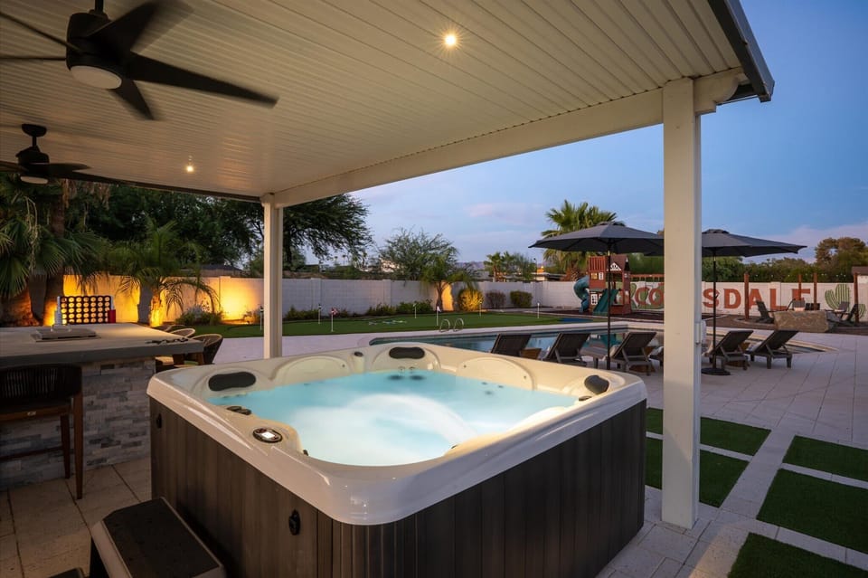 Private pool and hot tub for relaxing Scottsdale afternoons and evenings