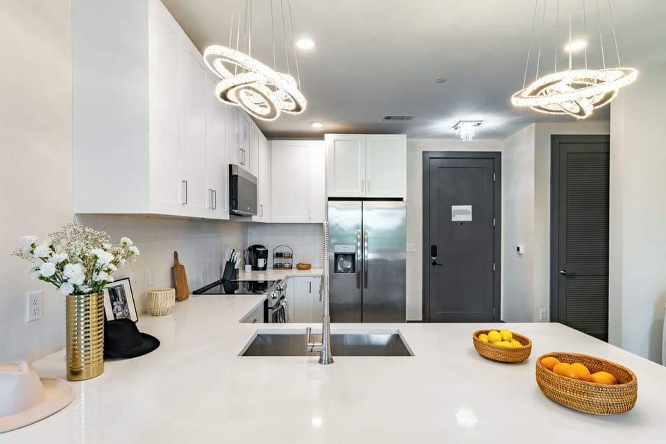 Fully equipped kitchen.