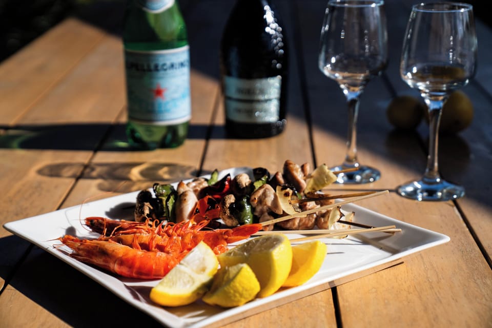 Enjoy your dinner alfresco on the downstairs dining table, steps from your pool 