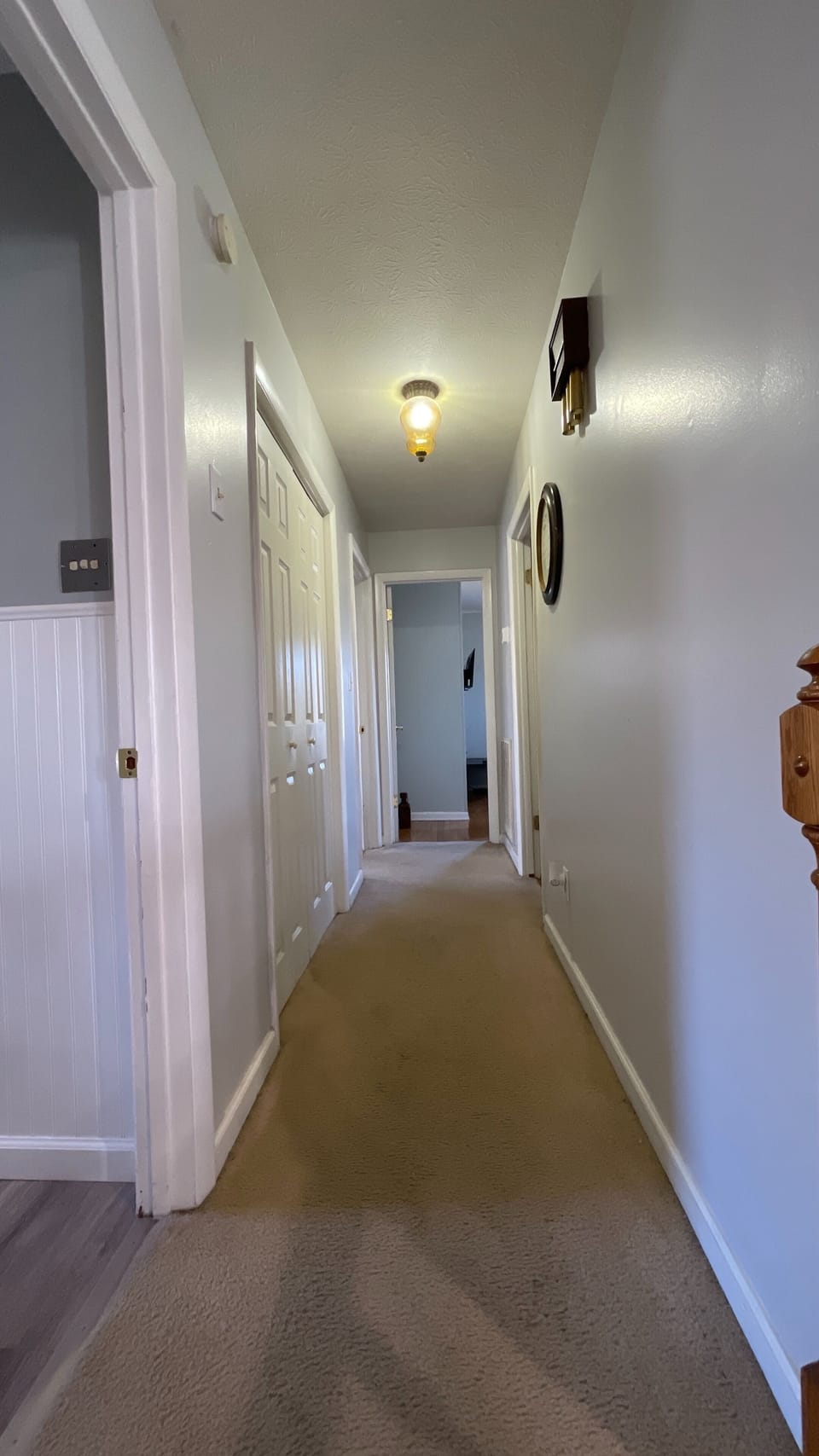 Step into comfort! 🚪 This hallway leads to your cozy retreat, with inviting bedrooms waiting just ahead.