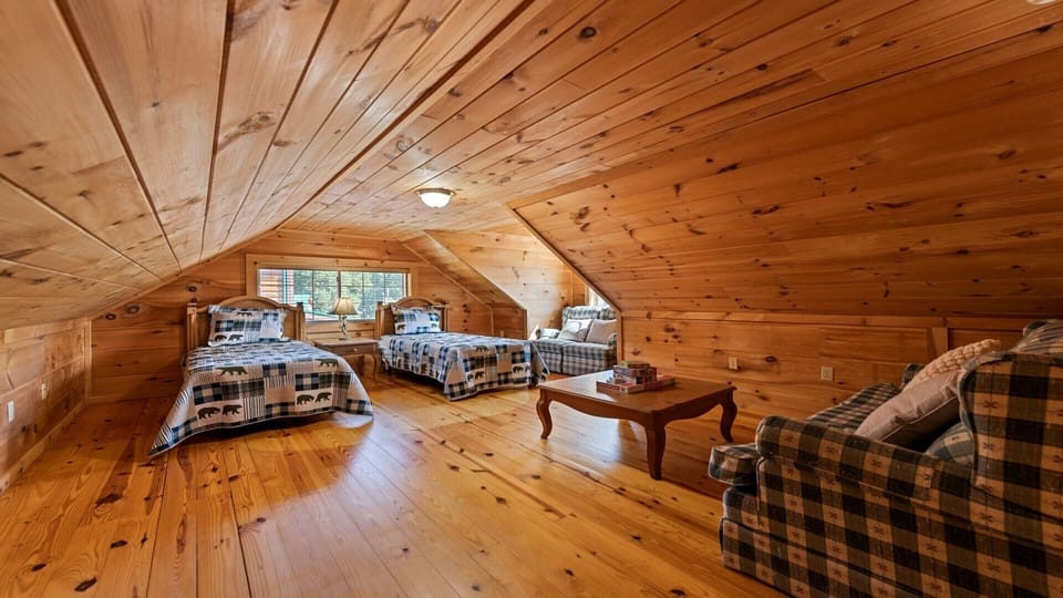 Twin Bedroom Loft Area