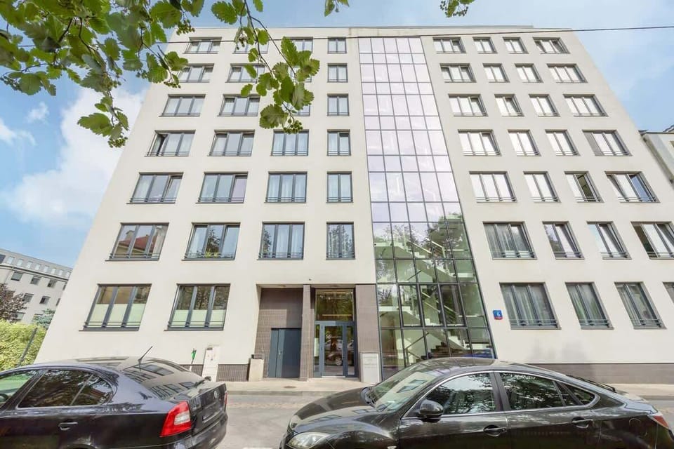 Enjoy easy access to the city's attractions from this well-located building. 