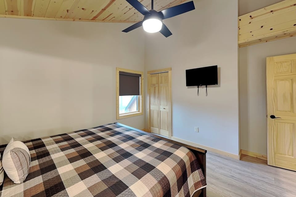 Upper Level Bedroom - King, TV, En Suite Bathroom